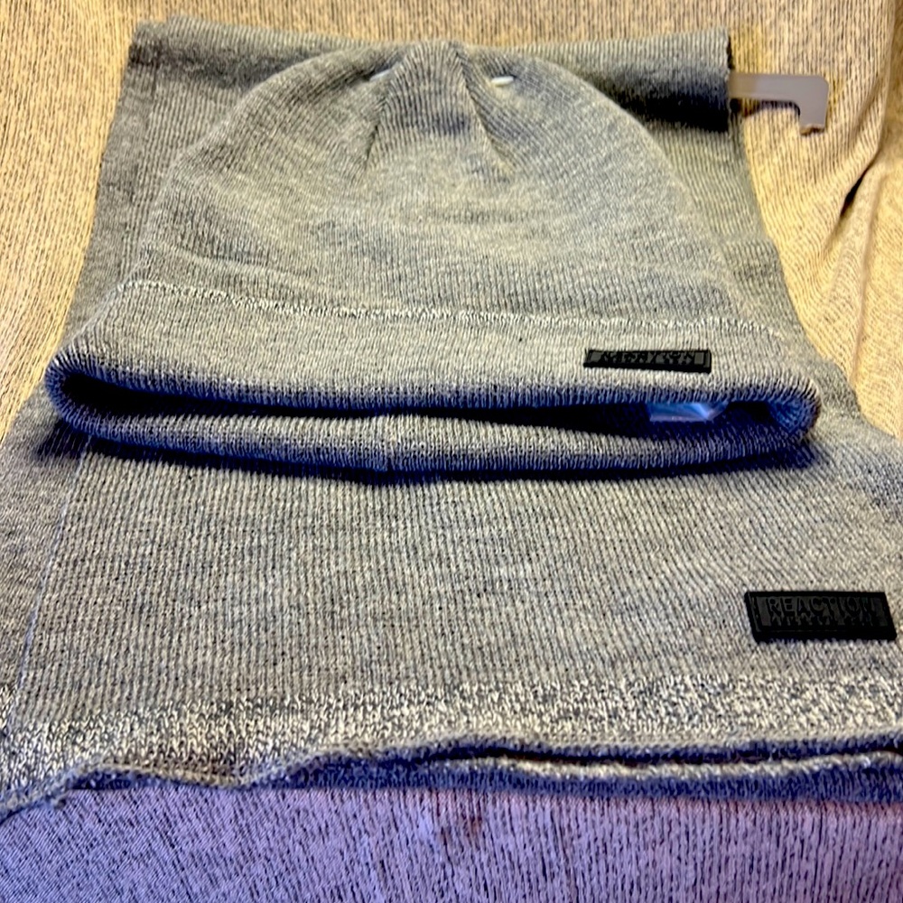 Men’s Kenneth Cole Beanie and Scarf Set.